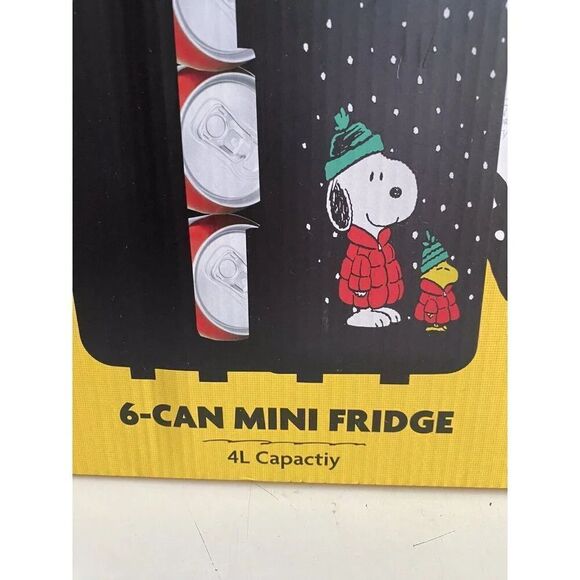 Peanuts Snoopy Puffer Jacket Puffy Coat Collectible 4L Mini Fridge Holds 6 Cans - Picture 3 of 11